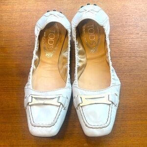 Tods Beautiful Size 7 White Leather Very Soft Shoes Gentle Worn